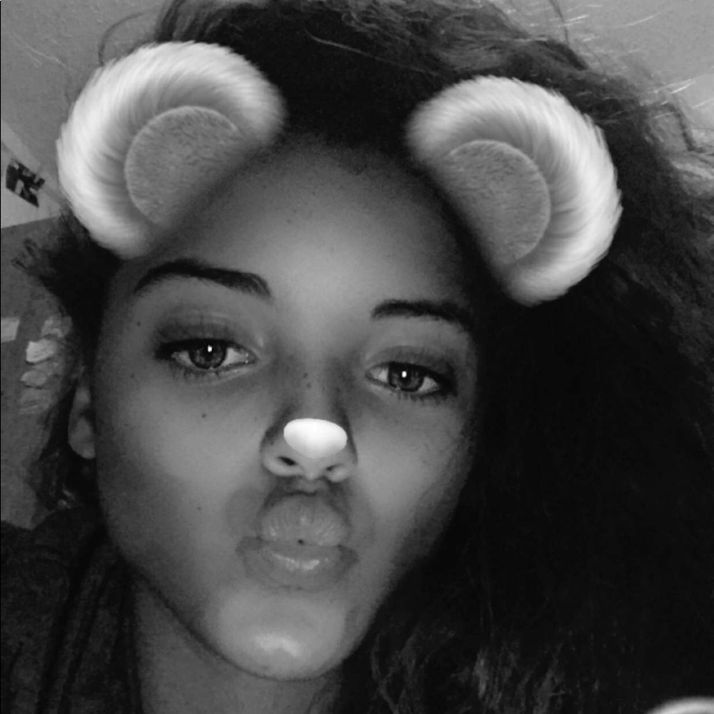 Meet your Posher, Destinee